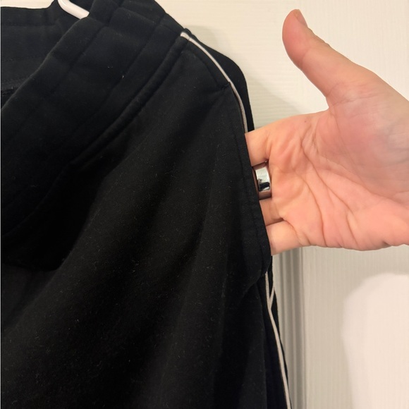 Victoria’s Secret Joggers With Piping Detail - Picture 7 of 7